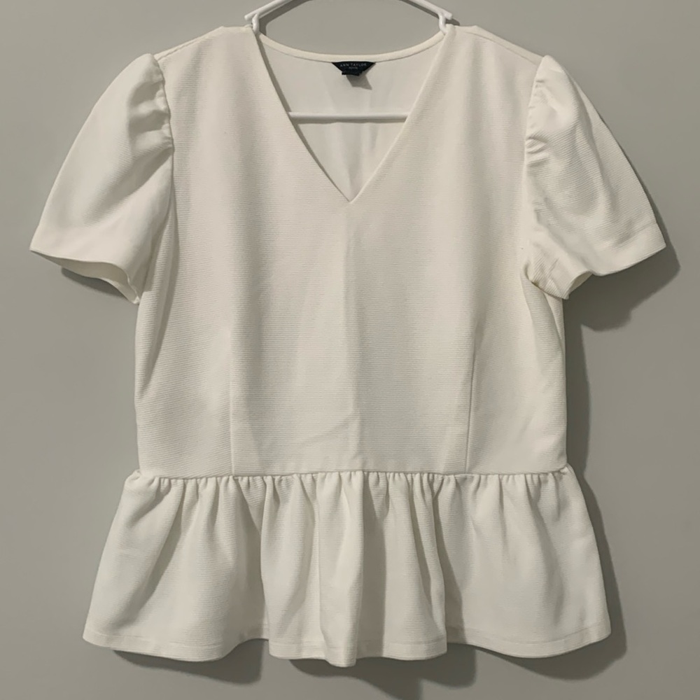 Ann Taylor Petite white V neck blouse size MP